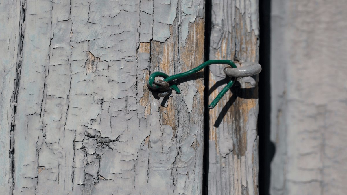 An image of a thick wire used as a door lock